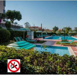 Rifugio del Mare con piscina e palestra，洛阿諾的飯店