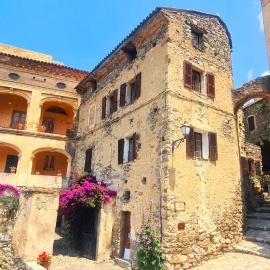 La Casa Monti au coeur du village de Lama – hotel w mieście Lama