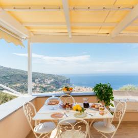 casa FraLu, Hotel in Vico Equense