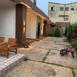 Okpèyèmi guest house