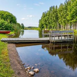 Countryside riverside cabin for both winter and summer, hotel en Janakkala