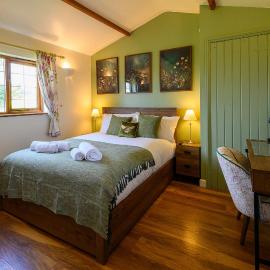 Charming Stable Conversion with 2 Ensuite Suites Sleeps 5