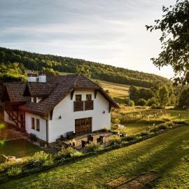 Agroturystyka Akacjowe Zacisze- pokoje ze śniadaniami, sauna, balia, tarasy wśród drzew, slow life, hotel in Stańkowa
