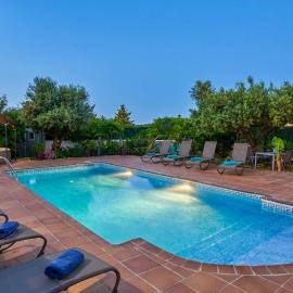 Villa Luna Sitges 15 minutes drive from Sitges Swimming pool XXL 16 people High Comodity for big groups