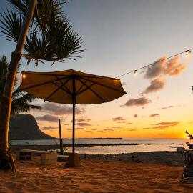 Seafront Sunset Suite, Le Morne Retreat & Terrace, hotel in La Gaulette