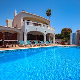 Villa Isabel - com piscina aquecível e BBQ em Carvoeiro
