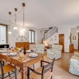 Apt. Annamaria: Family-Friendly 2BR Central Base for Trips - Happy Rentals