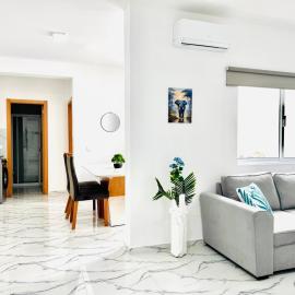 R1 Modern Apartment 300m from Santa Maria Beach