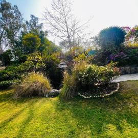 Luxury Retreat , Sainik Farm near Saket, hotel in New Delhi