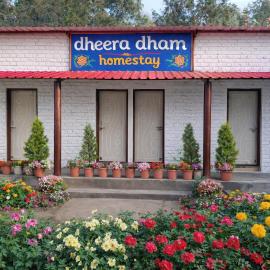 Dheera Dham Homestay, hotel a Kotdwāra