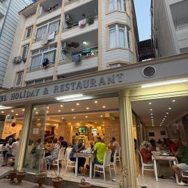 Holiday Hotel, hotel em Erdemli