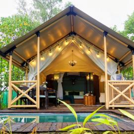 The Hidden Eden l A Misty Jungle Glamping Retreat, Hotel in Kārli