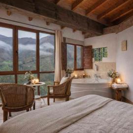 El Carbayu, jacuzzi y vistas, hotel in Proaza