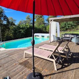 Les Combes avec piscine chauffée au nord Sarlat