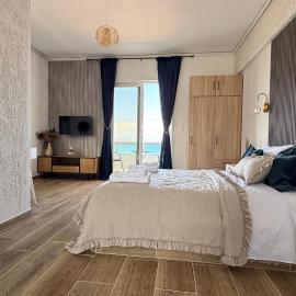 Beachfront Studio with Panoramic Sea View 2, hotel a Iàlisos
