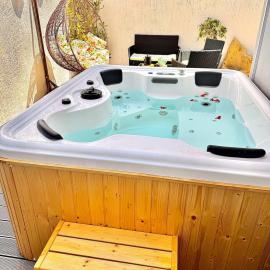 Babis Blue with private hot tub