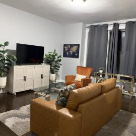 2 BR Apt Near U Chicago Campus & the Lakefront!