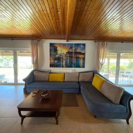 Villa Lagonisi by the Sea, hotel in Kalívia Thorikoú