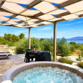 Olive Garden Home with Jacuzzi and Privacy