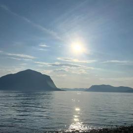 Hundeidvik Fjord Retreat - Fjord Suite: Hundeidvik şehrinde bir otel