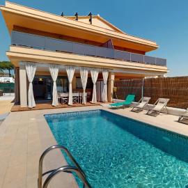 Villa Arenal, hotel in L'Ampolla