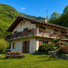Joy Center - Casa e Appartamenti Vacanza in Val Pellice โรงแรมในVillar Pellice