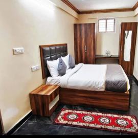 Sri Sai royal suites, hotel i Sonda
