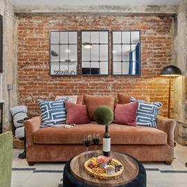 Historic 1915 Building | 2BR 2BA | Free Parking, hotel in Chattanooga
