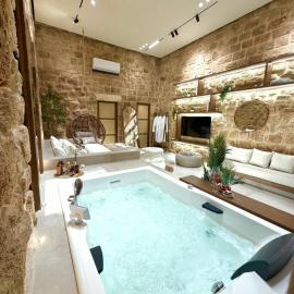 Suk 1BR Apartment In The Old Souks Batroun, hotel u gradu Batrun