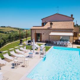 Italian Experience-Villa Clair, hotel a Fermo