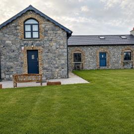 Cozy Countryside Schoolhouse in Mullingar, Hotel in Collinstown