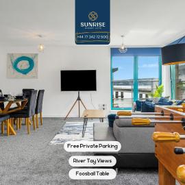 PENTHOUSE - Spacious, Stunning River Views, Foosball Table, Central, River Front, V&A, Train Station, City Centre, Lift Access, Free Parking & Fully Equipped by SUNRISE LONG LETS and SERVICED ACCOMMODATION DUNDEE - Reduced Mobile App Price, hotel Dundee-ben