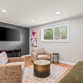 Newly Renovated Unit in Central Spfld #102, hotel in Springfield