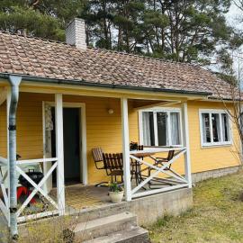 Cozy Gotland cottage low price next to Tofta beach, viešbutis Visbyje