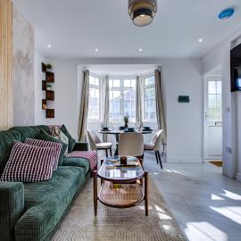 Perfect Booking Stylish 3 Bed House in Enfield, hotel in Enfield