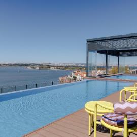Upon Harbor - Seixal Bay Hotel – hotel w mieście Seixal