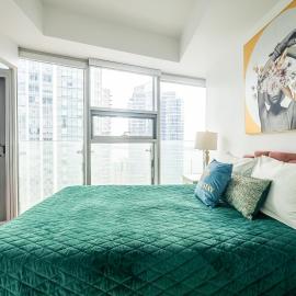 Gorgeous 2 Bedroom 2 Bath Condo in the Heart of Downtown, hotel v Toronte