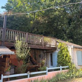 Studio Les Terrasses Perchées sur la rivière à Segré, hotel in Segré