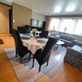 2-Bedroom Apartment Stryn, Norway, מלון בסטרין
