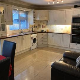 Modern Stylish 3-bed home sleeps 6