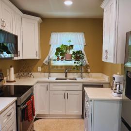 Cozy Pet friendly Decatur Guesthouse 2 Full Bath with 2 Car Garage, hotel in Decatur
