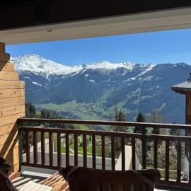 Cosy 2-bed chalet apt with pool, Verbier centre, hotel u gradu 'Verbier'