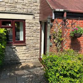 3 bed house in Winterbourne Abbas