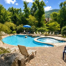 Huge condo in front of Tremblant ski resort