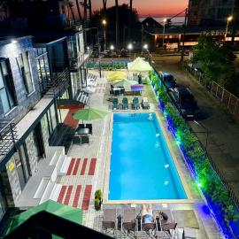 Blue Horizon Apartments, hotel a Ureki