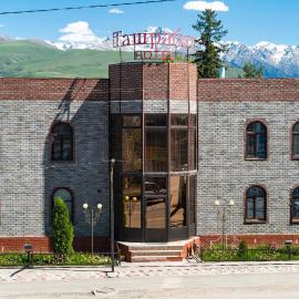 Tashrabat Hotel, hotel din Karakol