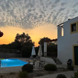 Villa Galini, Peaceful Greek Charm, near Lindos, Hotel in vlicha