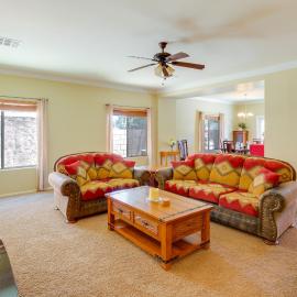 San Tan Valley Home w/ Patio in Johnson Ranch!, hotell sihtkohas Queen Creek
