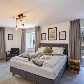 Moselquartier "Reben Apartment" bis 4 Personen moderne Küche` Boxspringbett` Terrasse, hotel a Piesport