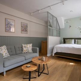 De Kleine Eenhoorn in the Heart of Historic Hoorn, hotel in Hoorn